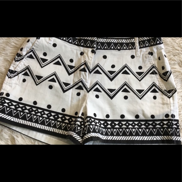 Geometric Patterned Shorts - Picture 3 of 3